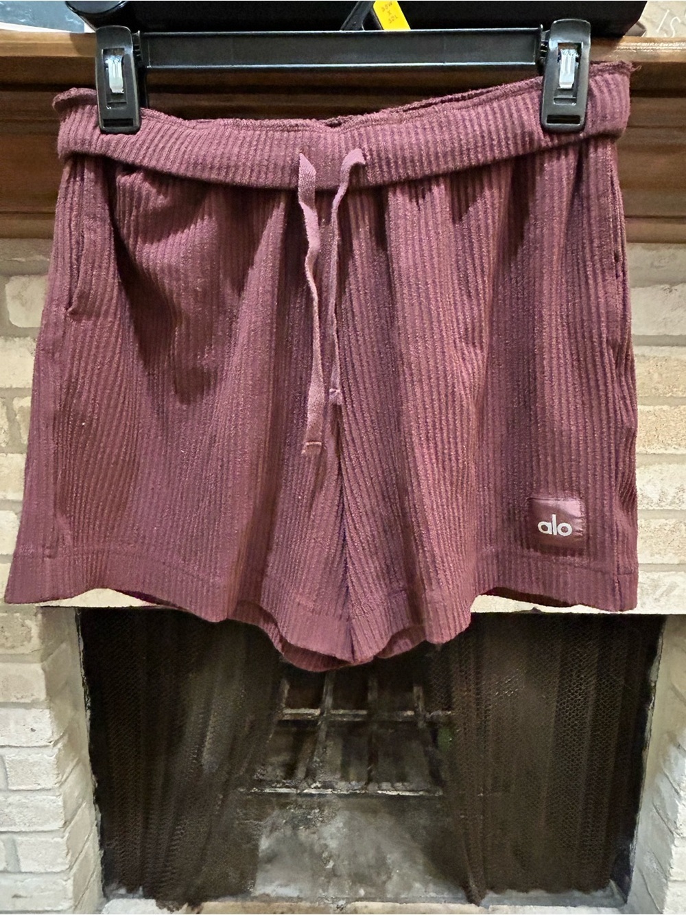 Alo Ribbed Drawstring Lounge Shorts - Mauve EUC